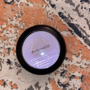 MAC Extra Dimension Skin-finish in shade ‘Soft Frost’